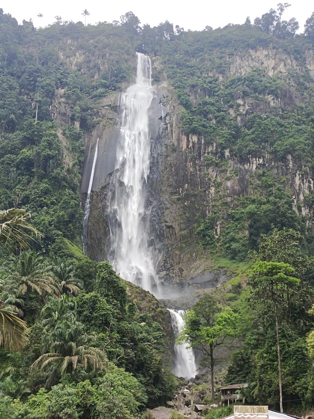 Air Terjun Sigura-Gura: Pesona Alam Tersembunyi di Sumatera Utara